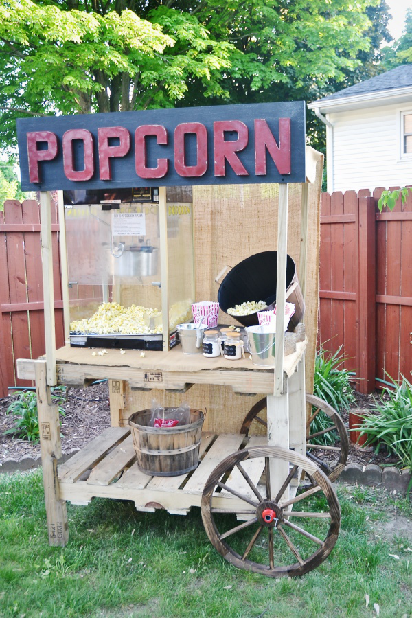Pallet Furniture: DIY Pallet Popcorn Stand