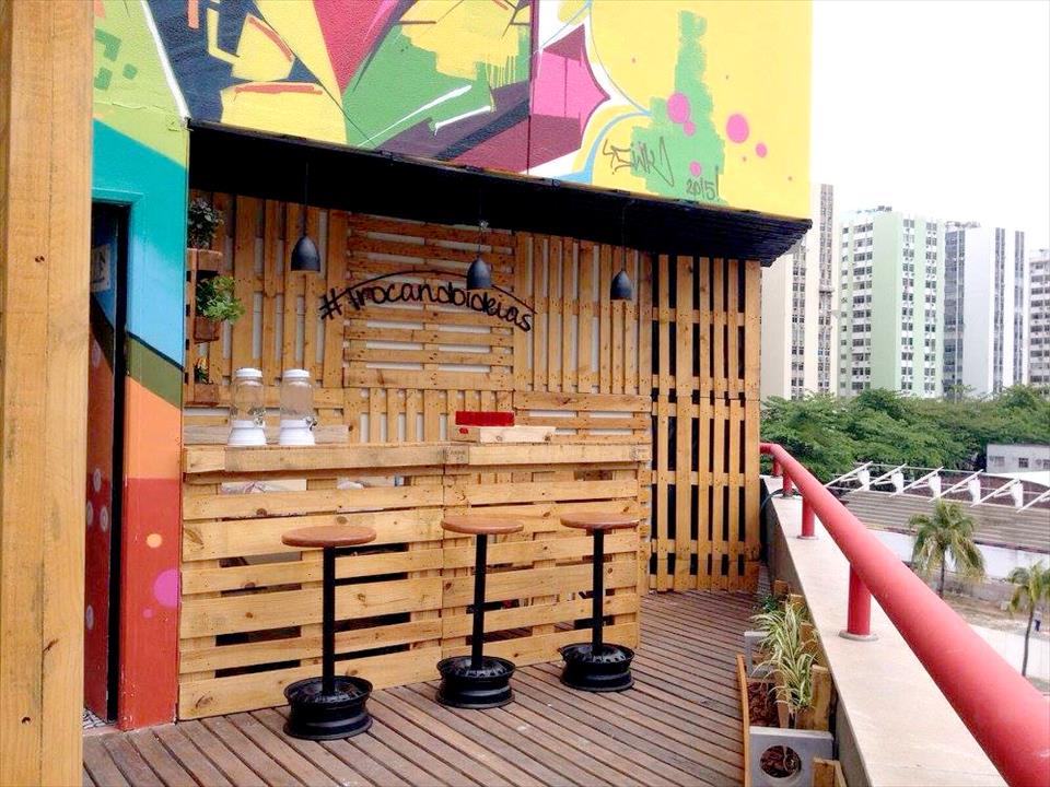 Pallet Furniture: DIY Pallet Kitchen Bar For Terrace