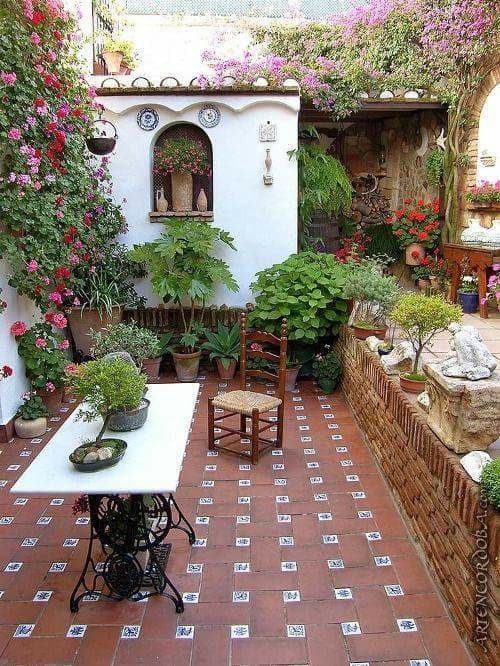 courtyard decor