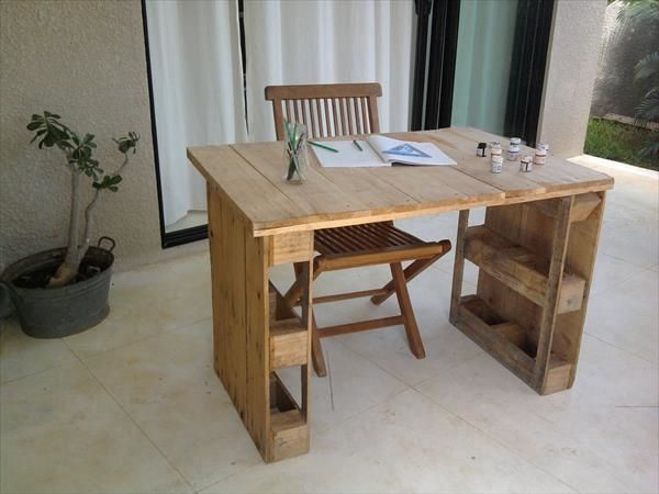 make a desk of pallets