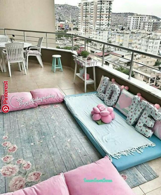 romantic balcony decor