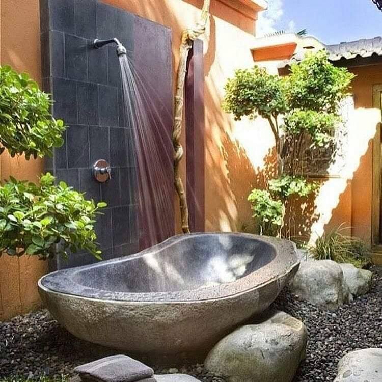 outdoor shower room