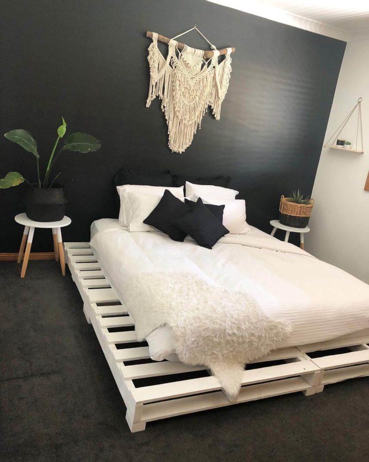 pallet bed